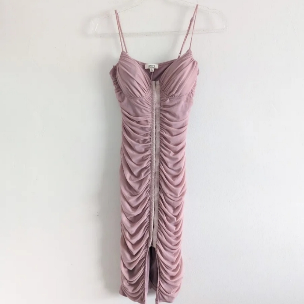 MAUVE, Bodycon, Sweetheart, Neckline.